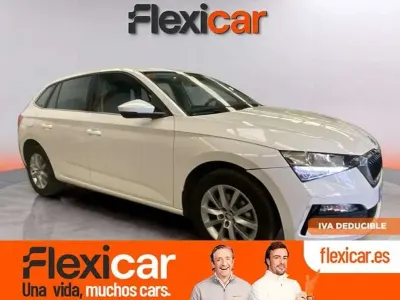 Usado Skoda Scala Ambition 110 CV (80 kW) 2021 Blanco Utilitario