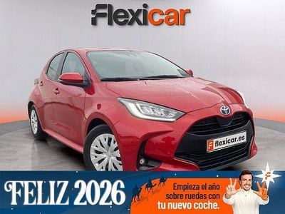 Rojo Usado 2023 Toyota Yaris Hybrid Active Berlina | 19.990 € (Precio justo)