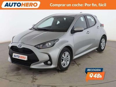 Usado Toyota Yaris Hybrid Active 116 CV (85 kW) 2022 Gris Berlina