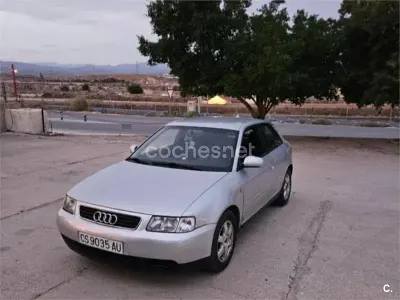 Usado Audi A3 Attraction 125 CV (91 kW) 2000 Gris / plata Utilitario