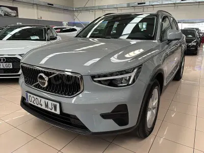 Usado Volvo XC40 129 CV (94 kW) 2023 Gris / plata SUV