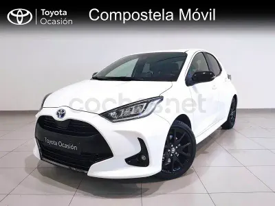 Usado Toyota Yaris Hybrid Style 116 CV (85 kW) 2022 Blanco Berlina