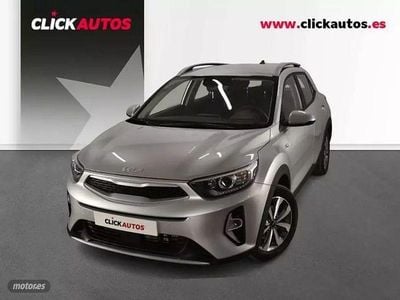 Usado Kia Stonic Active 100 CV (73 kW) 2025 Plateado SUV