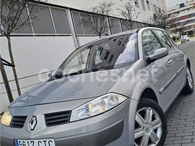 Usado Renault Mégane II Dynamique 115 CV (84 kW) 2004 Gris / plata Berlina