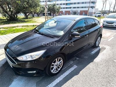 Usado Ford Focus Trend 120 CV (88 kW) 2018 Negro Berlina