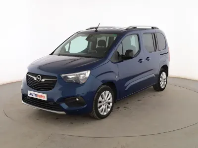 Usado Opel Combo Life Elegance 131 CV (96 kW) 2022 Azul Monovolumen