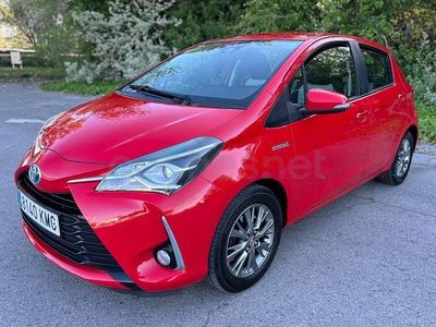 Usado Toyota Yaris Hybrid 100 CV (73 kW) 2018 Rojo Berlina
