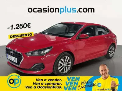 Usado Hyundai i30 120 CV (88 kW) 2019 Rojo Utilitario