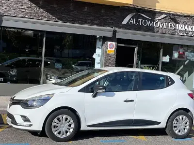 Usado Renault Clio IV Business 76 CV (55 kW) 2019 Blanco Berlina