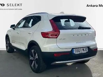 Begagnad Volvo XC40 Core 211 HK (155 kW) 2023 Vit SUV