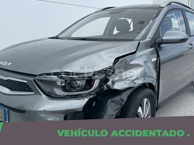 Gris / plata Usado 2023 Kia Stonic SUV | 9500 €