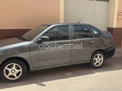 Usado Seat Cordoba Stella 75 CV (55 kW) 2002 Gris / plata Familiar