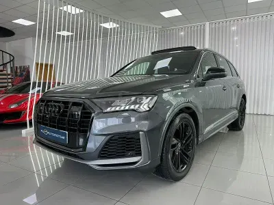 Usado Audi Q7 Ambiente 286 CV (210 kW) 2021 Gris / plata SUV