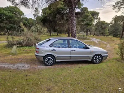 Usado Fiat Brava 75 CV (55 kW) 1999 Gris / plata Utilitario