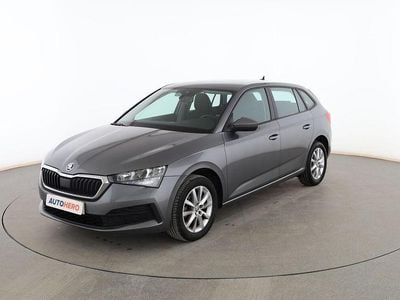 Usado Skoda Scala Active 110 CV (80 kW) 2022 Gris Utilitario