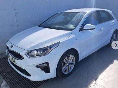 Usado Kia Ceed 120 CV (88 kW) 2021 Blanco Utilitario