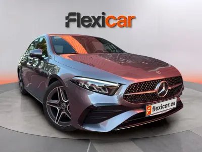 Usado Mercedes A200 150 HP (110 kW) 2024 Cinzento Sedan