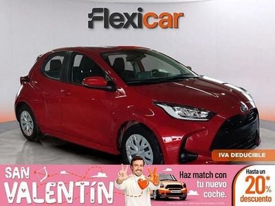 Usado Toyota Yaris Hybrid Active 116 CV (85 kW) 2023 Rojo