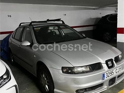 Usado Seat Leon 90 CV (66 kW) 2003 Gris / plata Utilitario