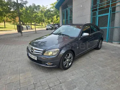 Käytetty Mercedes C220 Avantgarde 170 HP (125 kW) 2008 Harmaa Sedan