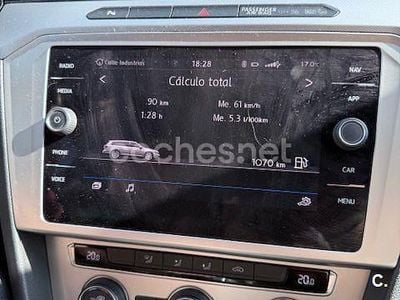 Usado VW Passat Advance 150 CV (110 kW) 2018 Negro Familiar