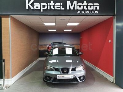 Usado Seat Ibiza 100 CV (73 kW) 2007 Gris / plata Utilitario