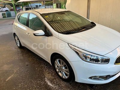 Blanco Usado 2014 Kia Ceed GT Berlina | 5400 € (Buen precio)