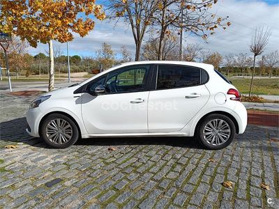 Blanco Usado 2019 Peugeot 208 Signature Sky Utilitario | 8100 € (Super precio)