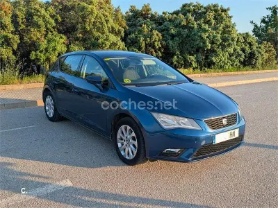 Usado Seat Leon Reference 105 CV (77 kW) 2013 Azul Berlina