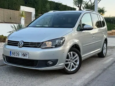 Usado VW Touran Advance 105 CV (77 kW) 2012 Gris / plata Monovolumen