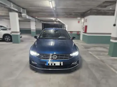 Usado VW Passat R-line 150 CV (110 kW) 2020 Azul Familiar