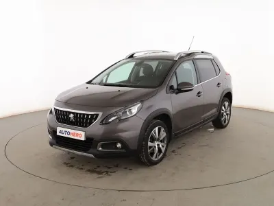 Usado Peugeot 2008 Allure 120 CV (88 kW) 2017 Gris SUV
