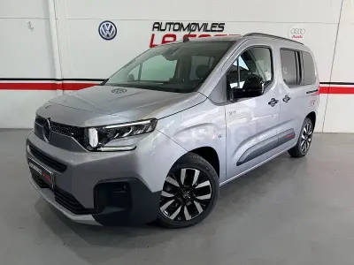 Usado Citroën Berlingo XTR 131 CV (96 kW) 2025 Gris / plata Monovolumen