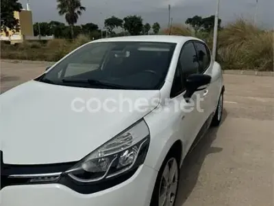 Usado Renault Clio IV LIMITED 90 CV (66 kW) 2016 Blanco Berlina
