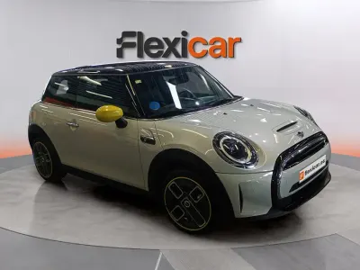 Begagnad Mini Cooper SE 135 kW (184 HK) 2021 Vit Halvkombi