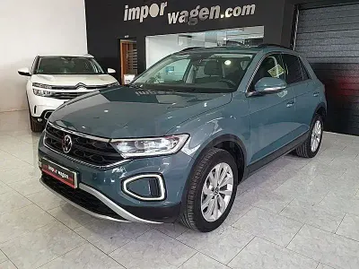 Usado VW T-Roc Life 150 CV (110 kW) 2024 Gris / plata SUV