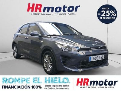 Usado Kia Rio 101 CV (74 kW) 2021 Gris Berlina