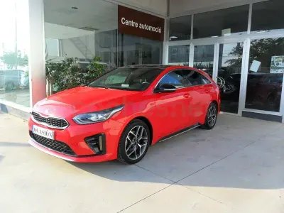 Usado Kia ProCeed GT-Line 120 CV (88 kW) 2019 Rojo Familiar