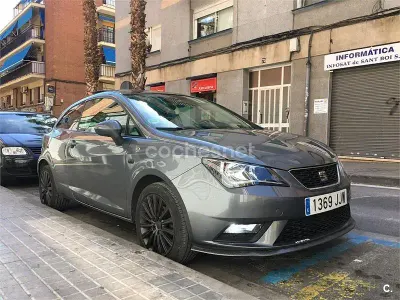 Usado Seat Ibiza SC CONNECT 90 CV (66 kW) 2015 Gris / plata Utilitario