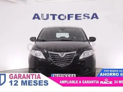 Usado Lancia Ypsilon Silver 69 CV (50 kW) 2016 Negro Utilitario