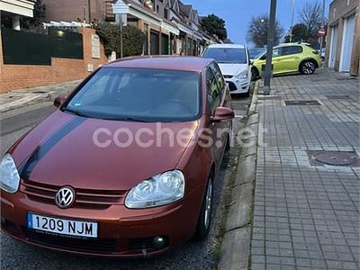 Usado VW Golf IV Conceptline 75 CV (55 kW) 2006 Naranja Berlina
