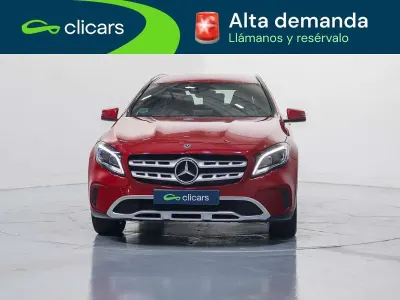 Usado Mercedes GLA180 122 CV (89 kW) 2019 Rojo SUV