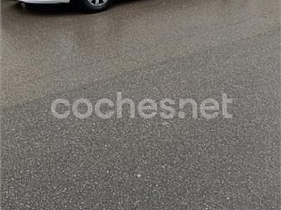 Usado VW Touran Edition 105 CV (77 kW) 2012 Blanco Monovolumen