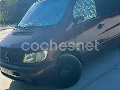 Usado Mercedes V230 143 CV (105 kW) 1998 Granate Monovolumen