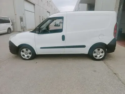 Usado Opel Combo 95 CV (69 kW) 2019 Blanco Monovolumen