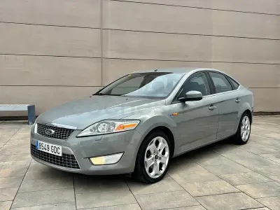 Usado Ford Mondeo Titanium 140 CV (102 kW) 2008 Gris / plata Berlina