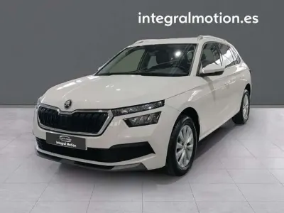 Usado Skoda Kamiq Ambition 110 CV (80 kW) 2021 Blanco SUV