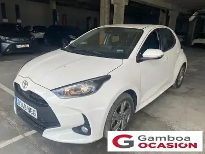 Usado Toyota Yaris Active 115 CV (84 kW) 2025 Blanco Utilitario