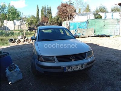 Usado VW Passat Advance 130 CV (95 kW) 2002 Negro Berlina