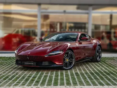 Begagnad Ferrari Roma 620 HK (456 kW) 2025 Röd Cab